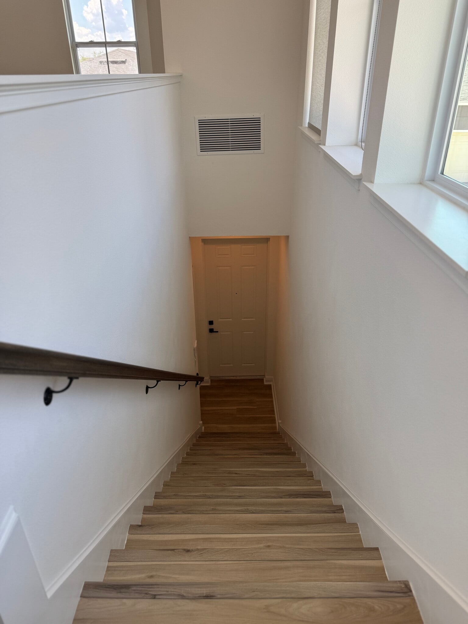 Building Photo - 8447 Rothman Aly