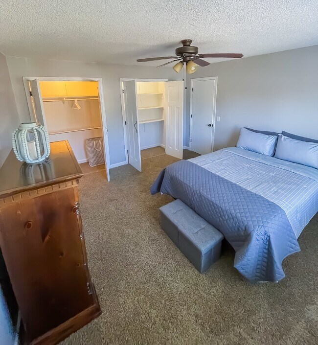 Building Photo - Spacious Stay for Crews | 4BR + Parking + ...