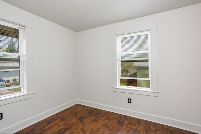 Building Photo - 4313 N Kerby Ave