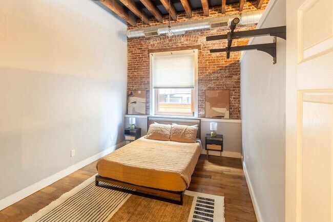 Building Photo - 621 14th St