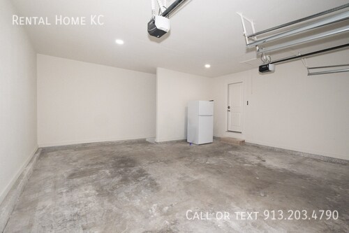 Building Photo - 8400 W 93rd St