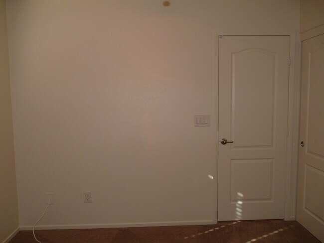 Building Photo - SOUTHWEST 3 BEDROOM, 2.5 BATH WITH LOFT