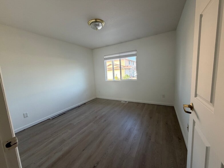 Building Photo - 501 Monico Gardens Dr