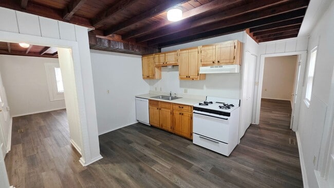 Building Photo - Newly Remodeled.