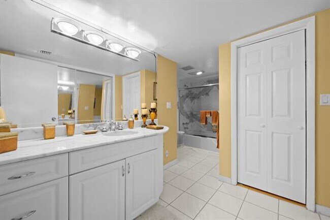Building Photo - 3850 Galt Ocean Dr