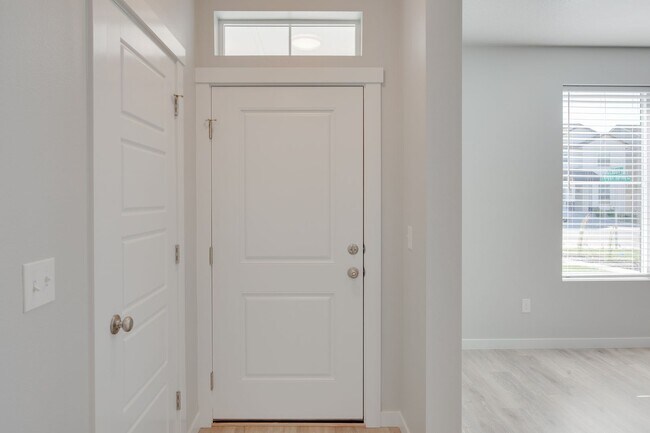Building Photo - 322 S Echo Cyn Ave
