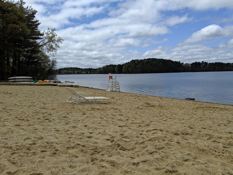 Building Photo - 253 Main St