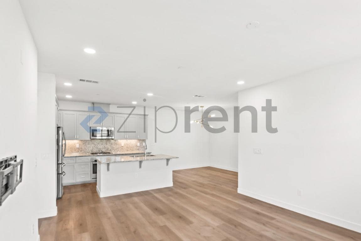 Building Photo - Unit