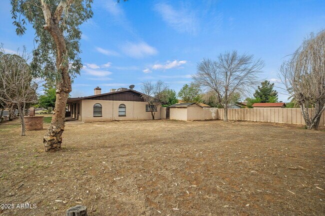 Building Photo - 2534 E Randall Dr