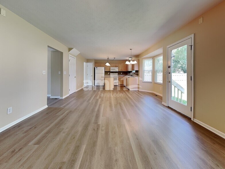 Building Photo - 1004 Wild Flower Ln