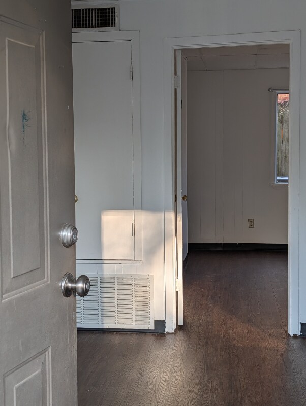 Building Photo - 104 Holland St