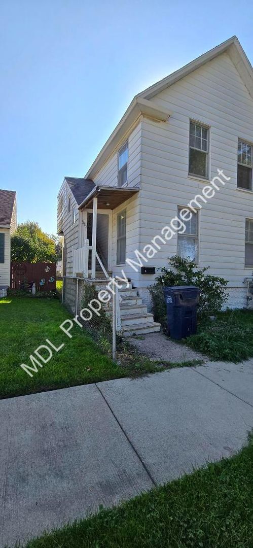 Building Photo - 511 S Monroe St