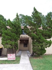 Building Photo - Two Bedroom Townhouse Near NAS Jax