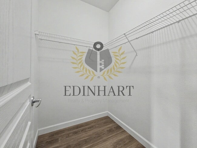 Building Photo - 818 S Apple Ave