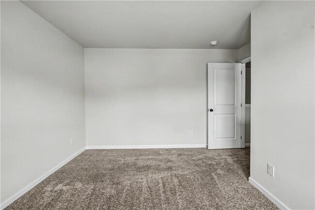 Building Photo - 290 Fox Crk Dr