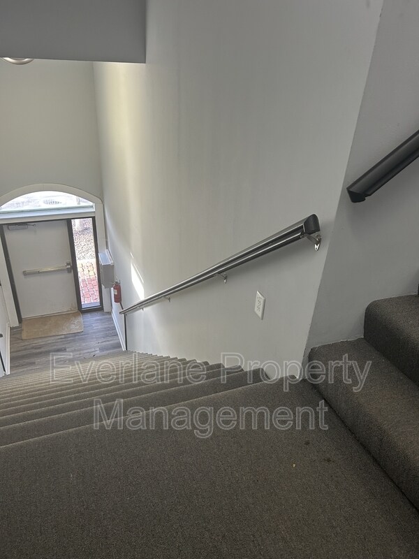 Building Photo - 65 E Cedar St