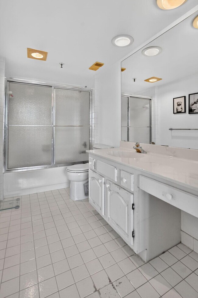 Building Photo - 6895 Willow Wood Dr