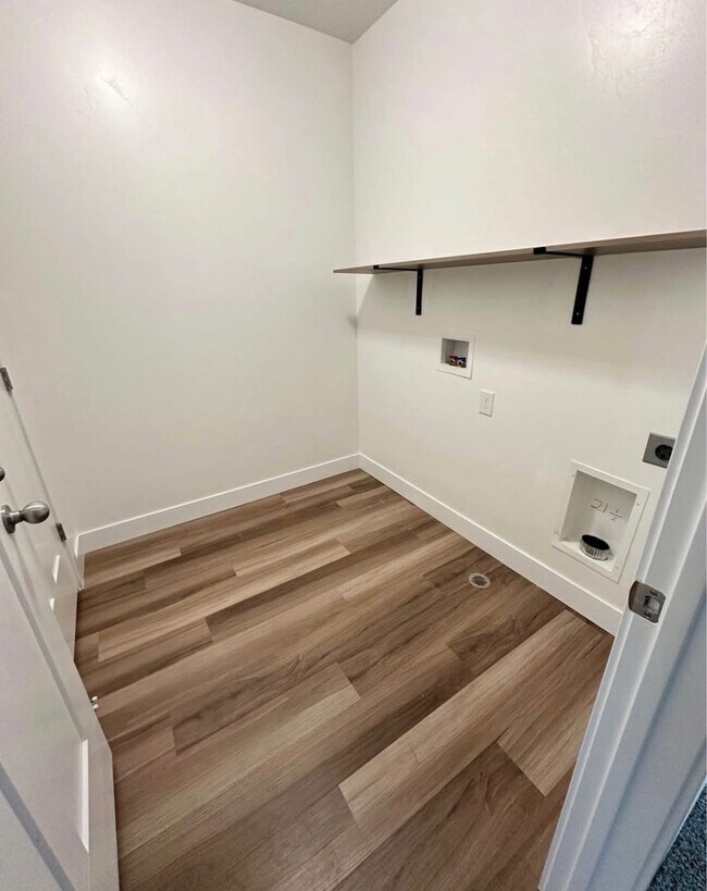 Building Photo - ? For Rent: Beautiful 3-Bedroom, 2-Bathroo...
