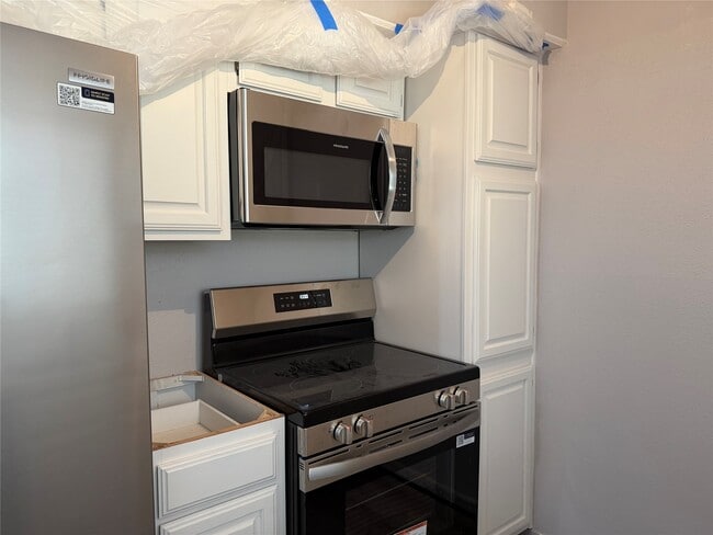Building Photo - 1311 Antoine Dr