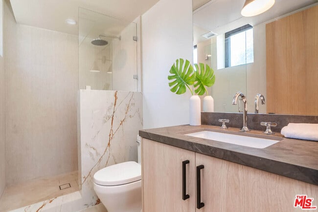 Building Photo - 1861 Barry Ave