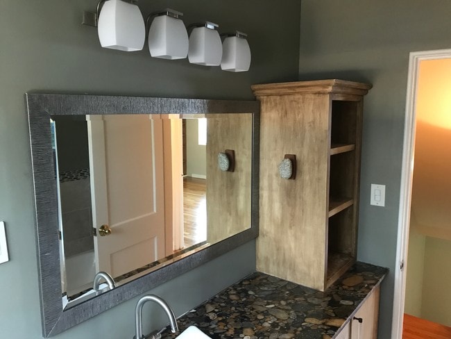 Building Photo - 5540 Village Grn