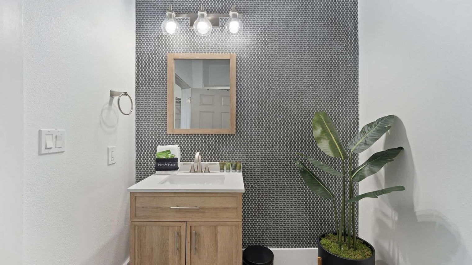 Building Photo - 9955 E County Hwy 30A