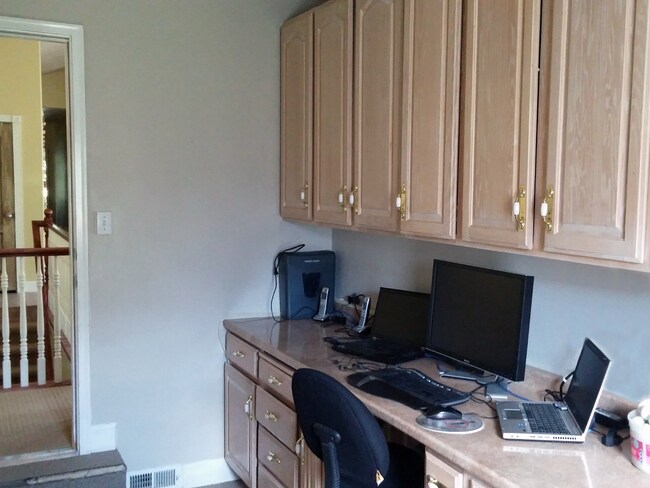 Building Photo - Spacious Alpine Home w/ Separate Basement ...