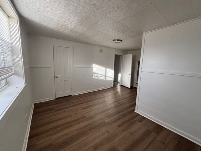 Building Photo - 1808 E 19th St