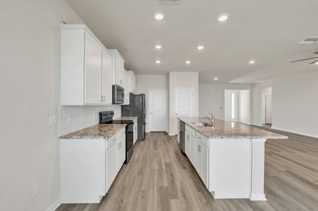 Building Photo - 3 Bedroom Villa - Star Farms