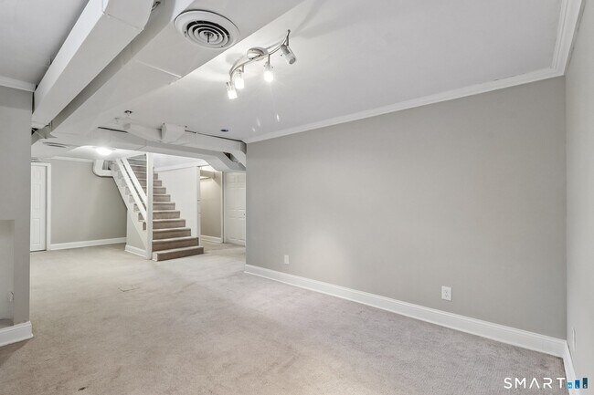 Building Photo - 27 Melrose Ave