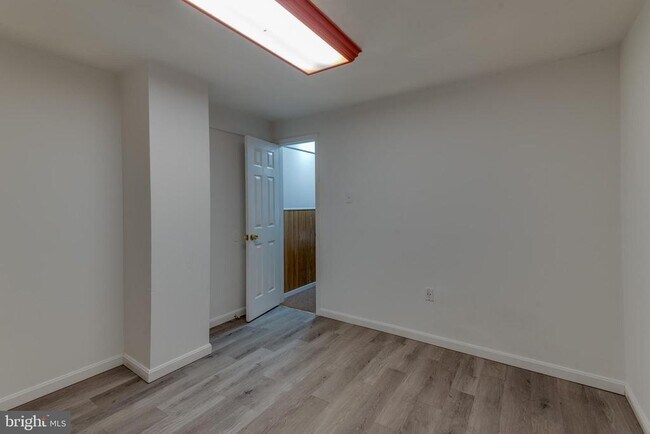 Building Photo - 8413 Manor View Rd