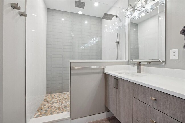 Building Photo - 12404 Capri Cir N