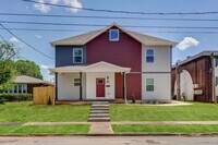 Building Photo - 1320 E Elm St