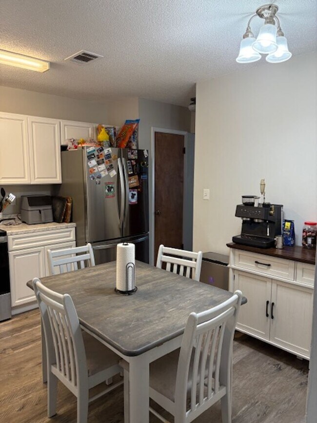 Building Photo - 92 5th Ave