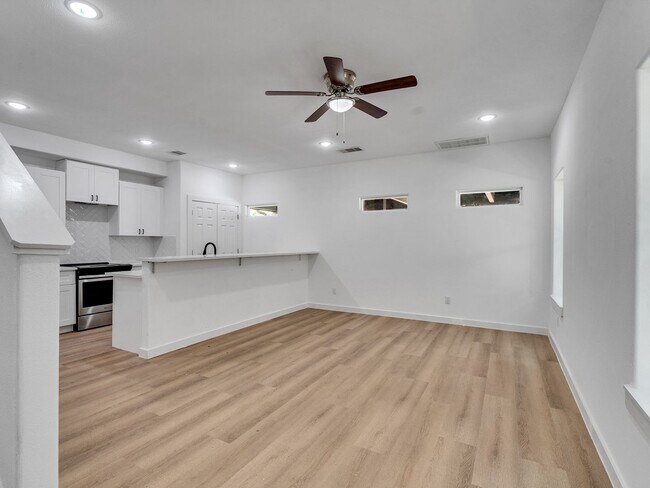 Building Photo - 8409 Mahalia Dr