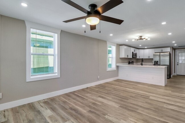 Building Photo - Updated 3BR, 2BA Craftsman Home Minutes from Downtown Savannah