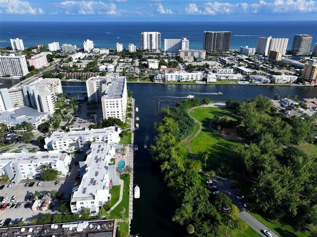 Building Photo - 2860 NE 14th Street Causeway