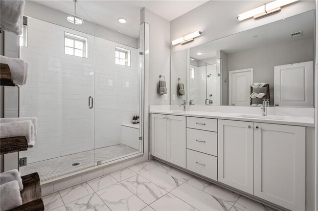 Building Photo - 1093 Kirkland Circle