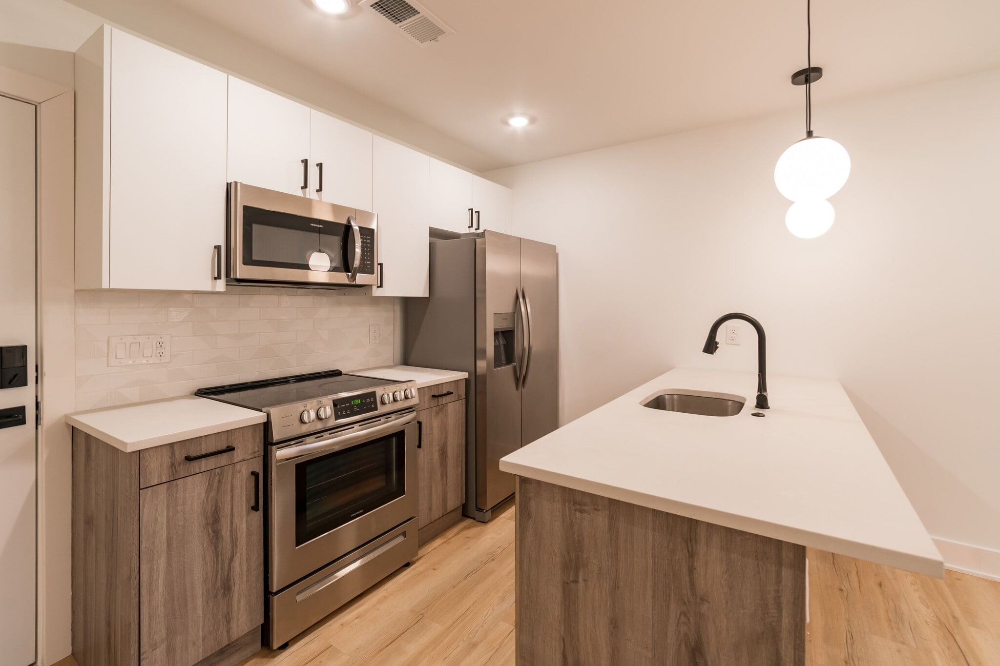 Building Photo - 629 W Girard Ave