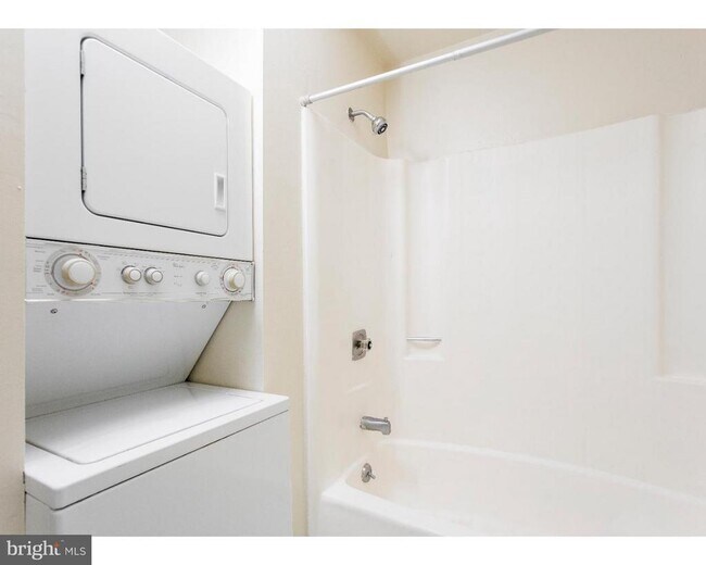 Building Photo - 2031 South St