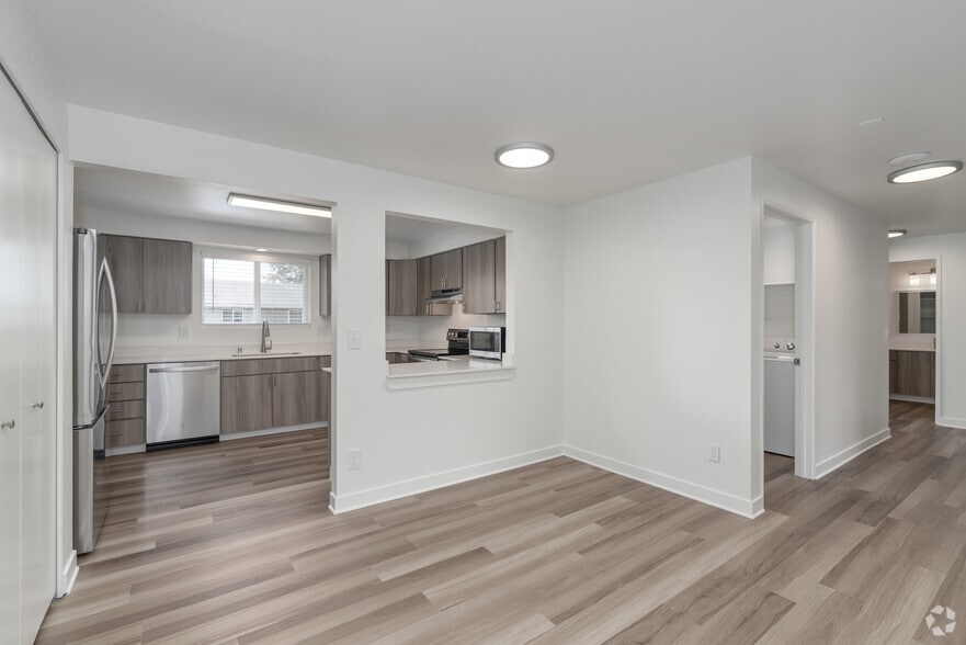 3BR, 2BA - 1,261SF - Dining Room - The Arch - Apartments & Townhomes