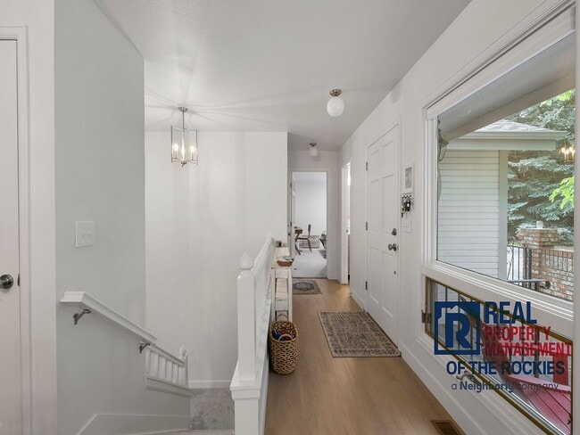 Building Photo - 3 Bed 3 Bath Updated Townhouse in Fort Collins!