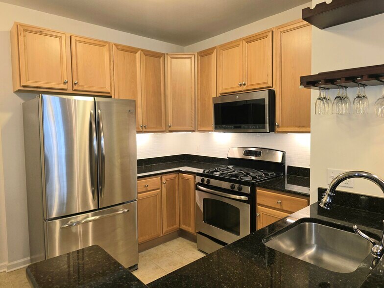 Building Photo - 350 W Elm St