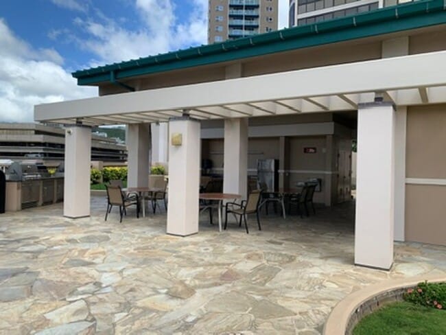 Building Photo - Fully Furnished 1 Bed-1BathPet Friendly Un...