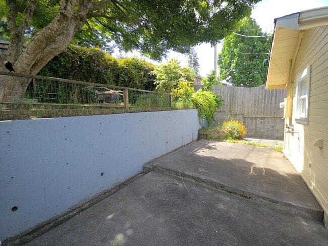 Building Photo - Beautifully remodeled 2BD/1BA Scotia home