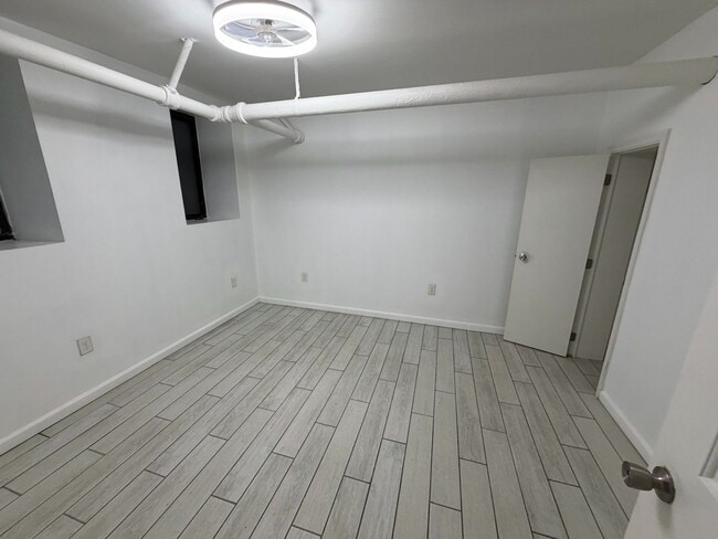 Building Photo - 118 Corbin Ave