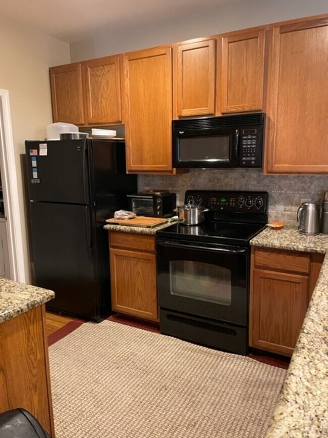 Building Photo - Pet-Friendly! Fantastic south charlotte location just minutes to everything!