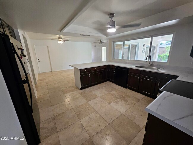 Building Photo - 2262 S Las Flores