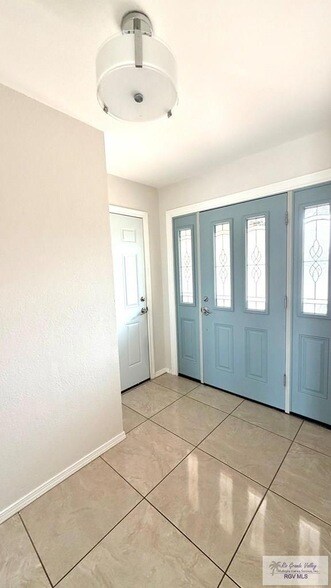 Building Photo - 1587 Pinion Dr