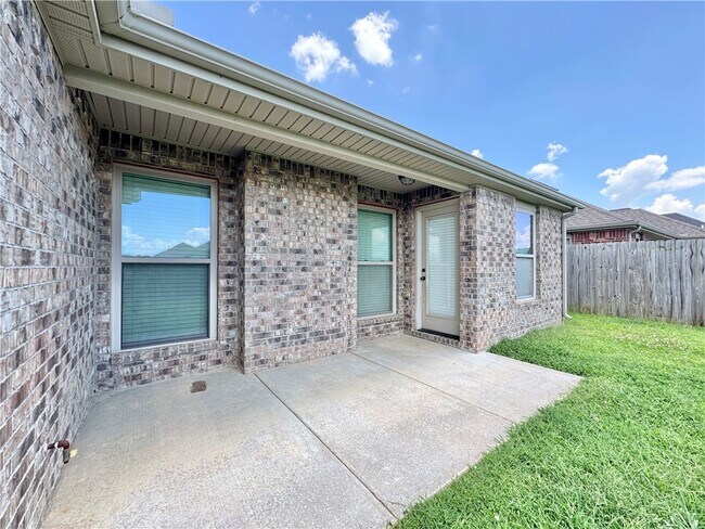 Building Photo - 4687 W Croft Dr